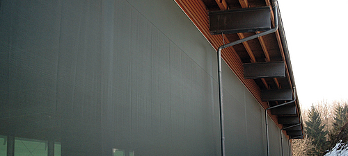 Lubratec® Fronten - Rollwand - Effektive Lösung zum Verschließen von Öffnungen über dem Mauersockel oder festen Toren Lubratec Rollwand - Hoher Wind- und Wetterschutz mit Lüftungseffekt für Öffnungen oberhalb fester Bauteile