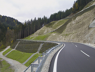 Geotextile Systeme – Lösungen mit Geokunststoffen für den Erdbau Geotextile Systeme – Systemlösungen mit Geokunststoffen