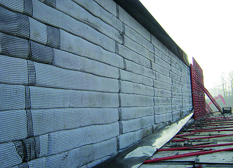 Entlastung einer Grenzstraße durch Fortrac Gabion.