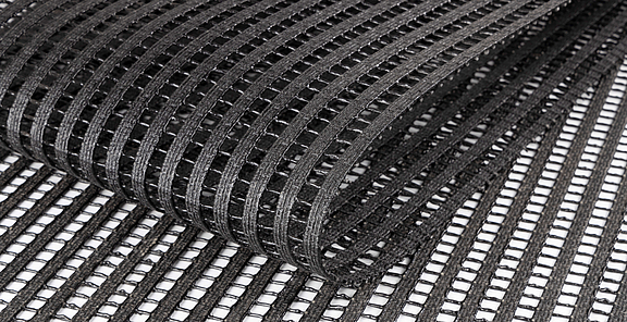 Fortrac A Geogitter: Extrem hochfeste Bodenbewehrung mit Aramid für Erdfallüberbrückung Fortrac A Bodenbewehrungsgitter aus extrem hochfesten Aramid Garnen, ideal für Erdfallüberbrückung und anspruchsvolle Bauwerke